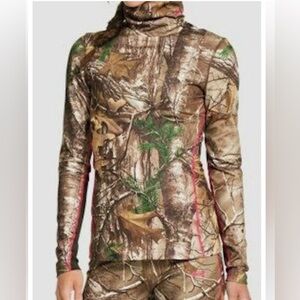 Under armour camo scent control turtle neck fitted cold gear Size XL